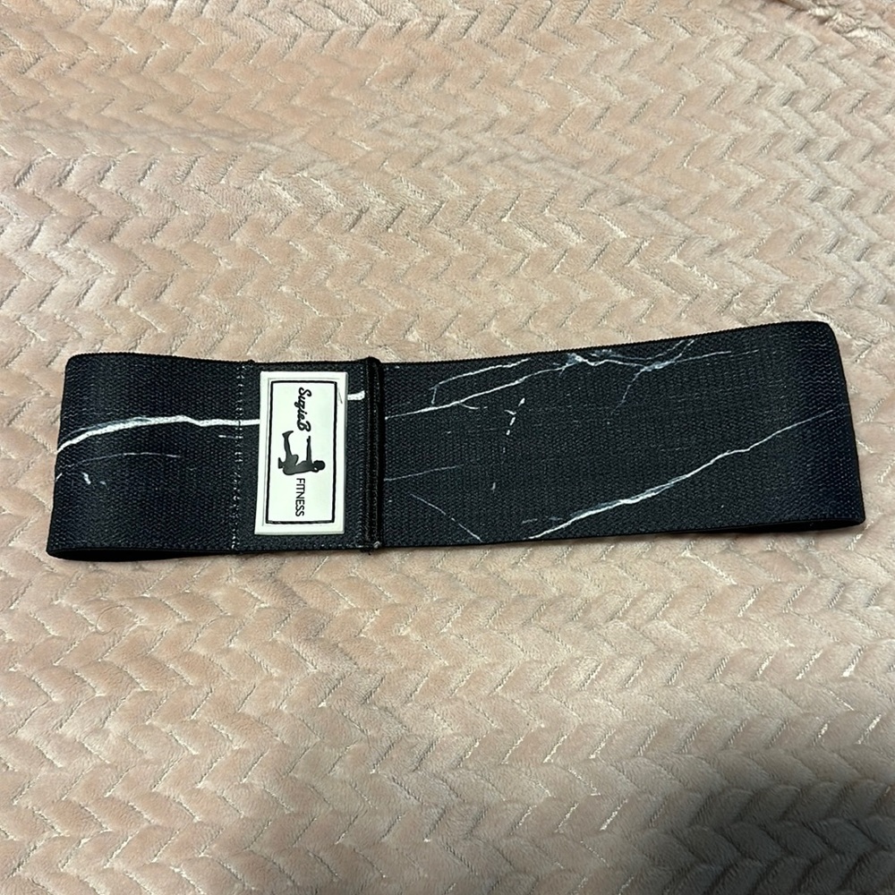 SuzieB fitness glute band